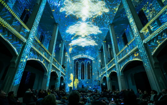 Info - Genesis in der St. Markus München: eine immersive Lichtshow