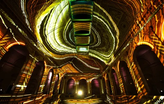Info - Genesis au Palais de la Bourse Marseille : spectacle lumineux 