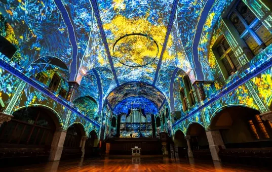 Info - Genesis in der Passionskirche Berlin: eine immersive Lichtshow