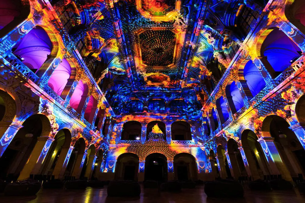 Info - Enlightenment München in der St. Markus: eine Immersive Lichtshow