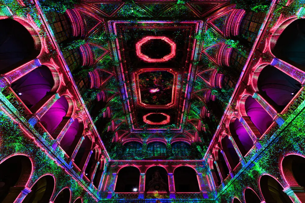 Info - Enlightenment München in der St. Markus: eine Immersive Lichtshow